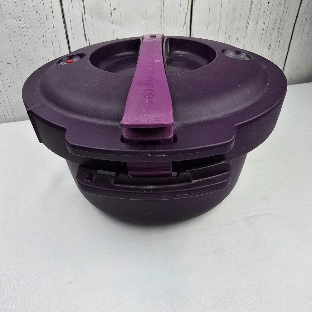 Tupperware Microwave Pressure Cooker 3 Quart #7643A-1 Dark Purple w/Instructions